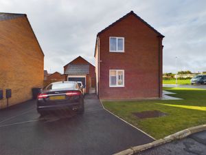 Side elevation- click for photo gallery